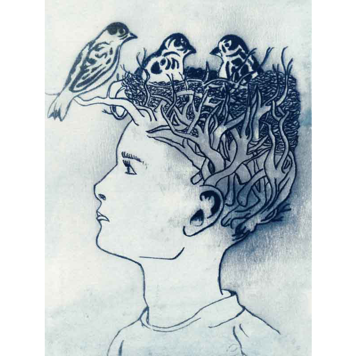 Niño antes del colegio con pájaros en la cabeza